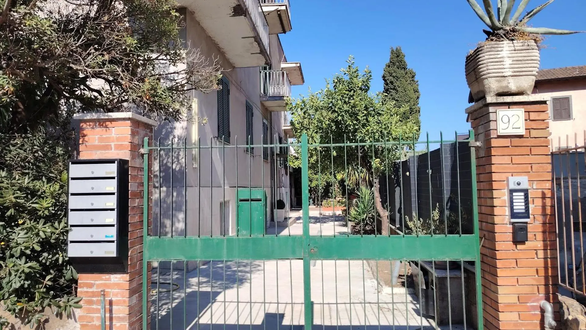 La Casa Di Betta Appartamento Vicino Metro contacts
